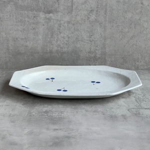 A2503　八角大皿 粉引さくらんぼ