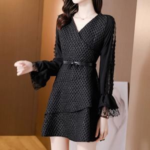 【送料無料】 ミニドレス 衣装 Aライン フレア プルオーバー 長袖 フレア袖 フレアスリーブ Vネック レース 異素材切り替え ドッキング 透け感 シースルー エレガント 可愛い 大人可愛い きれいめ シンプル カジュアル シック コンサバ 華やか 大人 上品 おしゃれ お洒落 主役級 こなれ感 高見え 無地 春 秋 レディース 女性用 お呼ばれ お茶会 結婚式 二次会 パーティ 演奏会 ファッション コーデ スタイル 楽ちん 美脚 脚長 定番 垢抜け 存在感 ブラック 大人カラー モノトーン