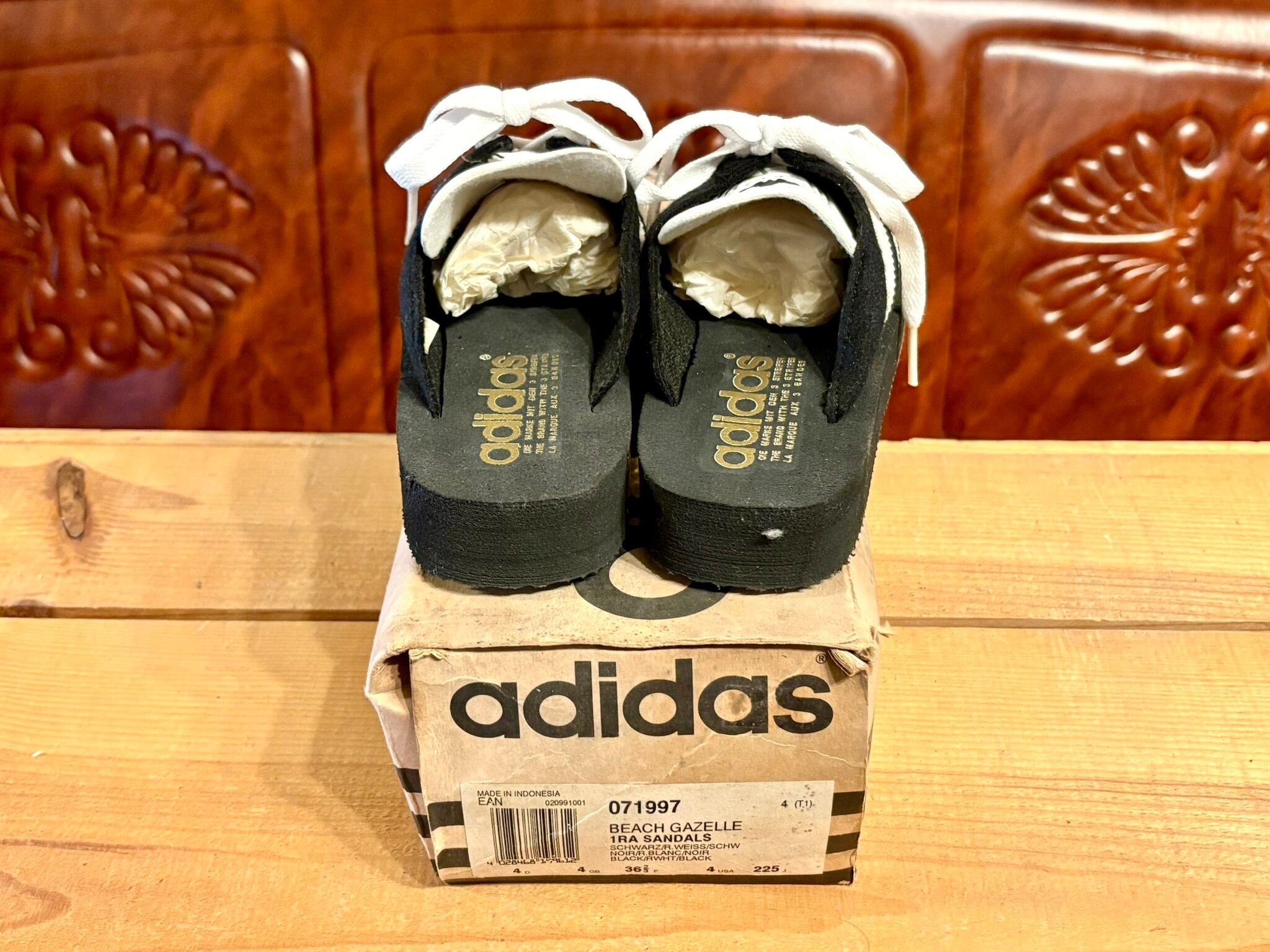 adidas（アディダス）BEACH GAZELLE（ビーチ ガゼル）4 22.5cm 黒/白