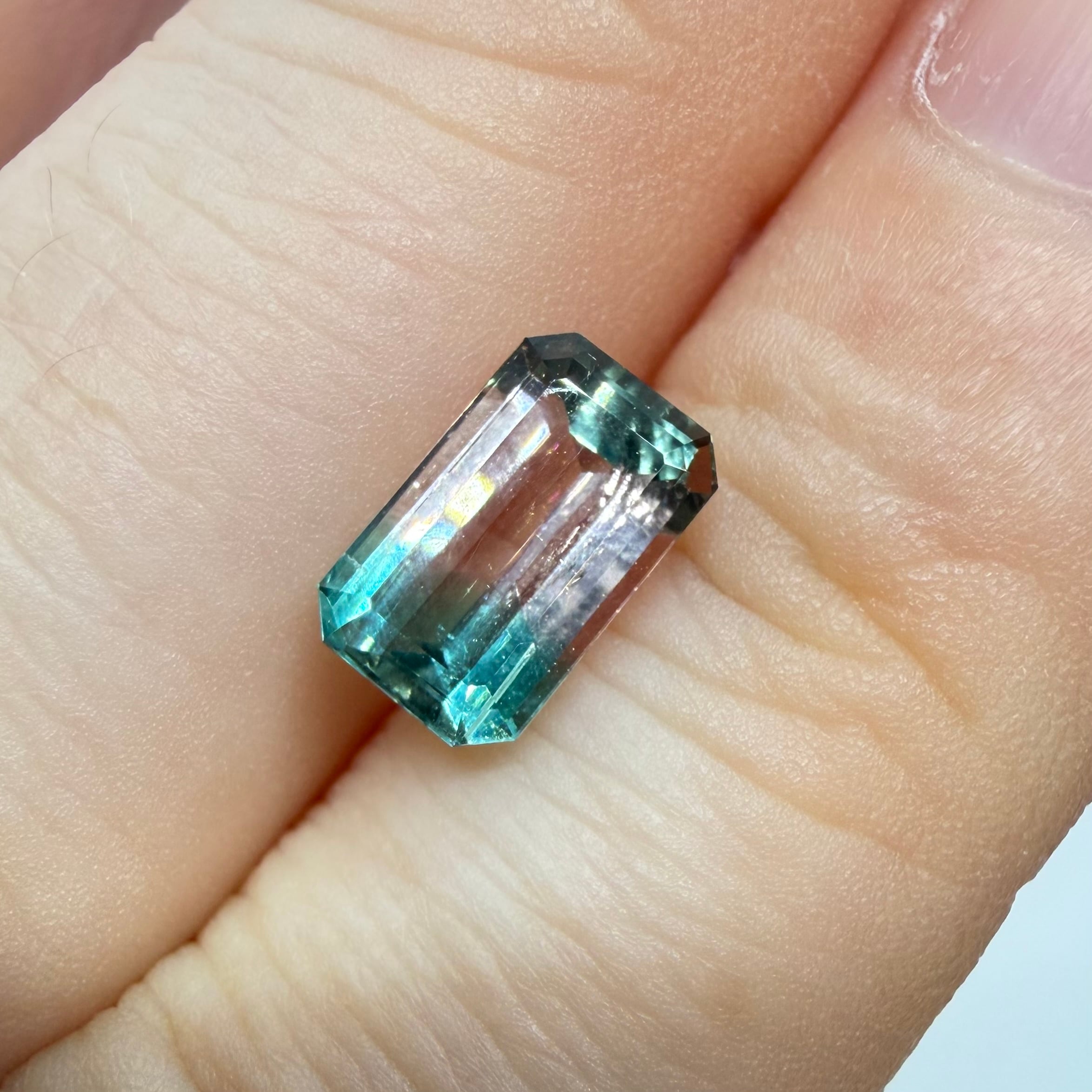 エメラルドカラーがアクセントなバイカラートルマリン