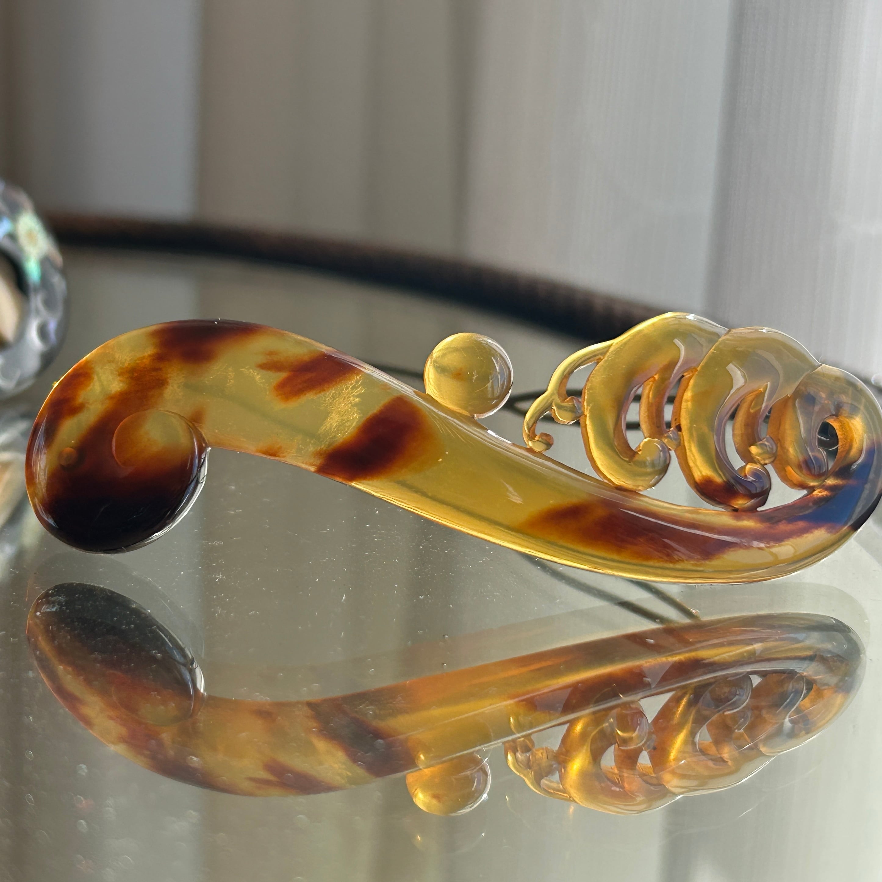 アンティーク　浪に飛沫しらたまの髪留め