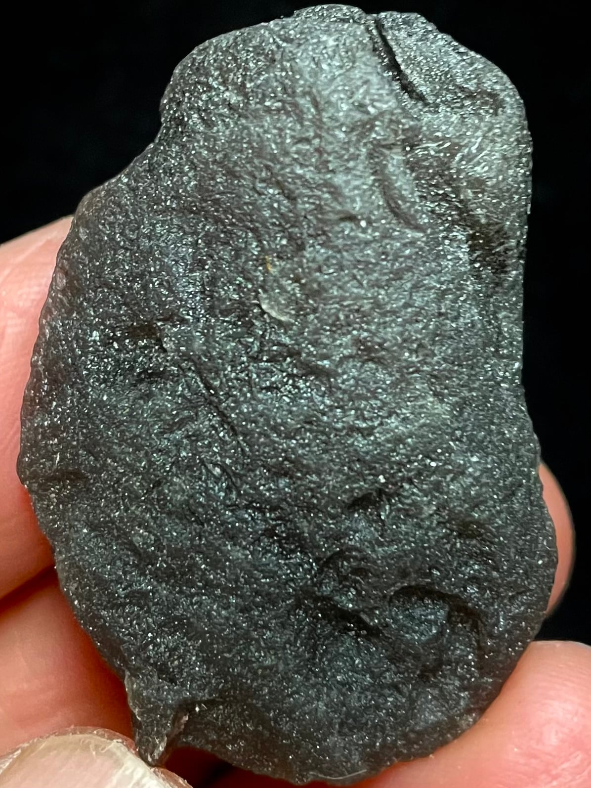 11) アグニマニタイト原石(中)