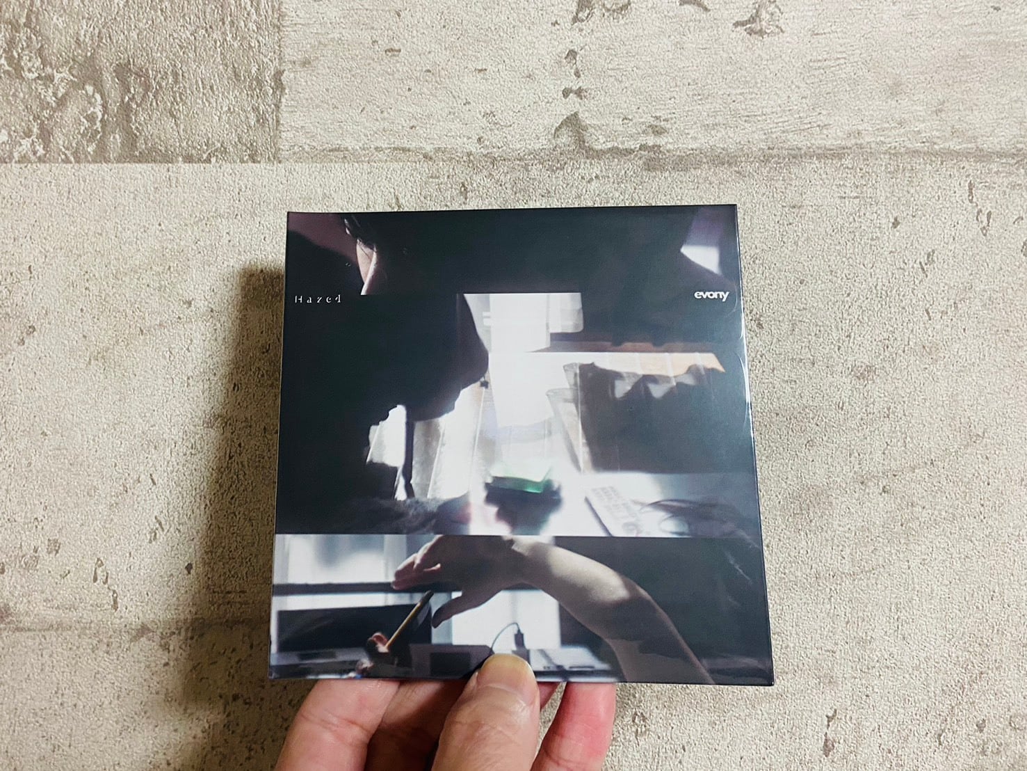 Discharming man / MOOS 「Discharming man / MOOS split」 | HOLIDAY