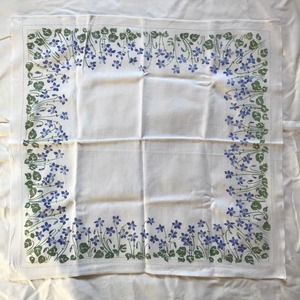 スミレ模様の布