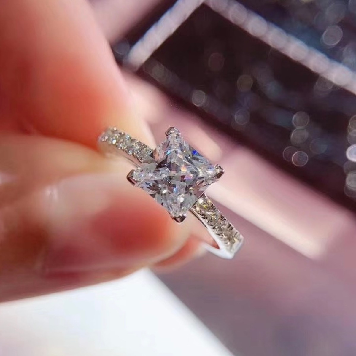モアサナイト プリンセスカット ビーズセッティング 1ct 18K リング 