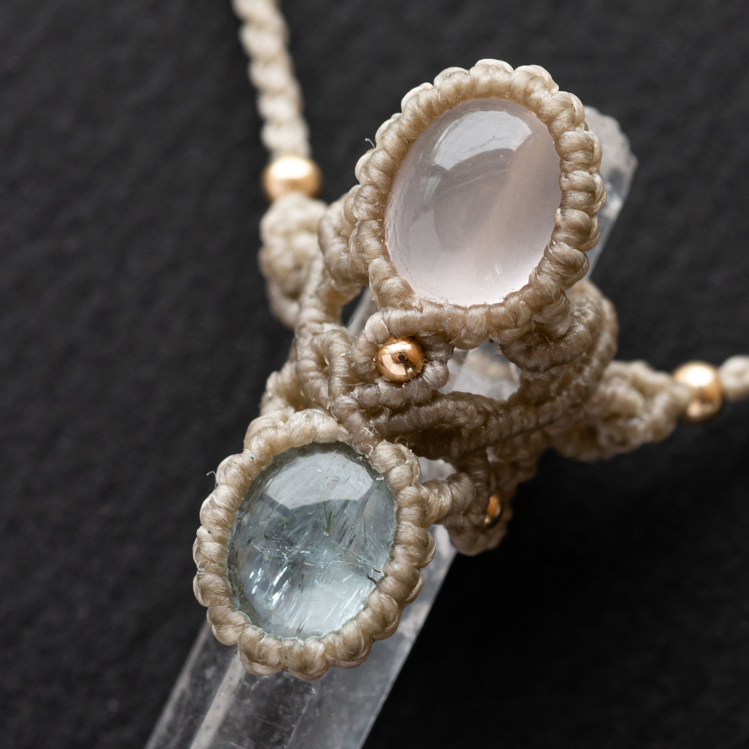 クリスタル+ローズクォーツ+アクアマリンのマクラメ編み 天然石ネックレス