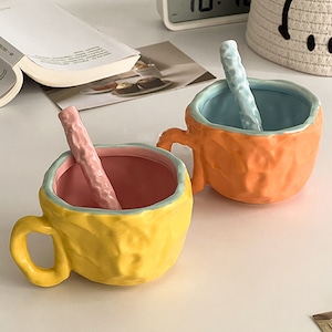 【CUP】カラフルな手作り風ストロー付きマグカップ  2色