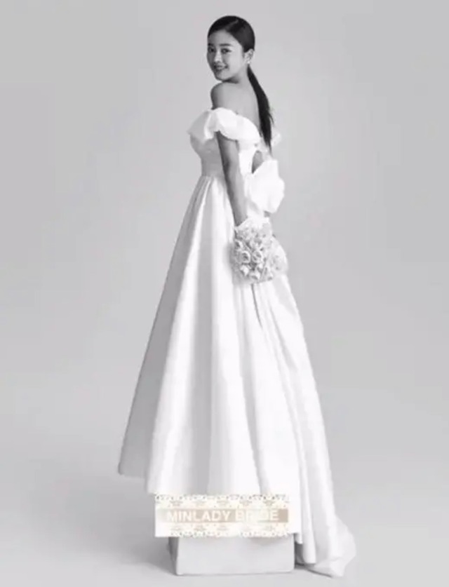 タフタ素材　オフショルダー  　ウェディングドレス