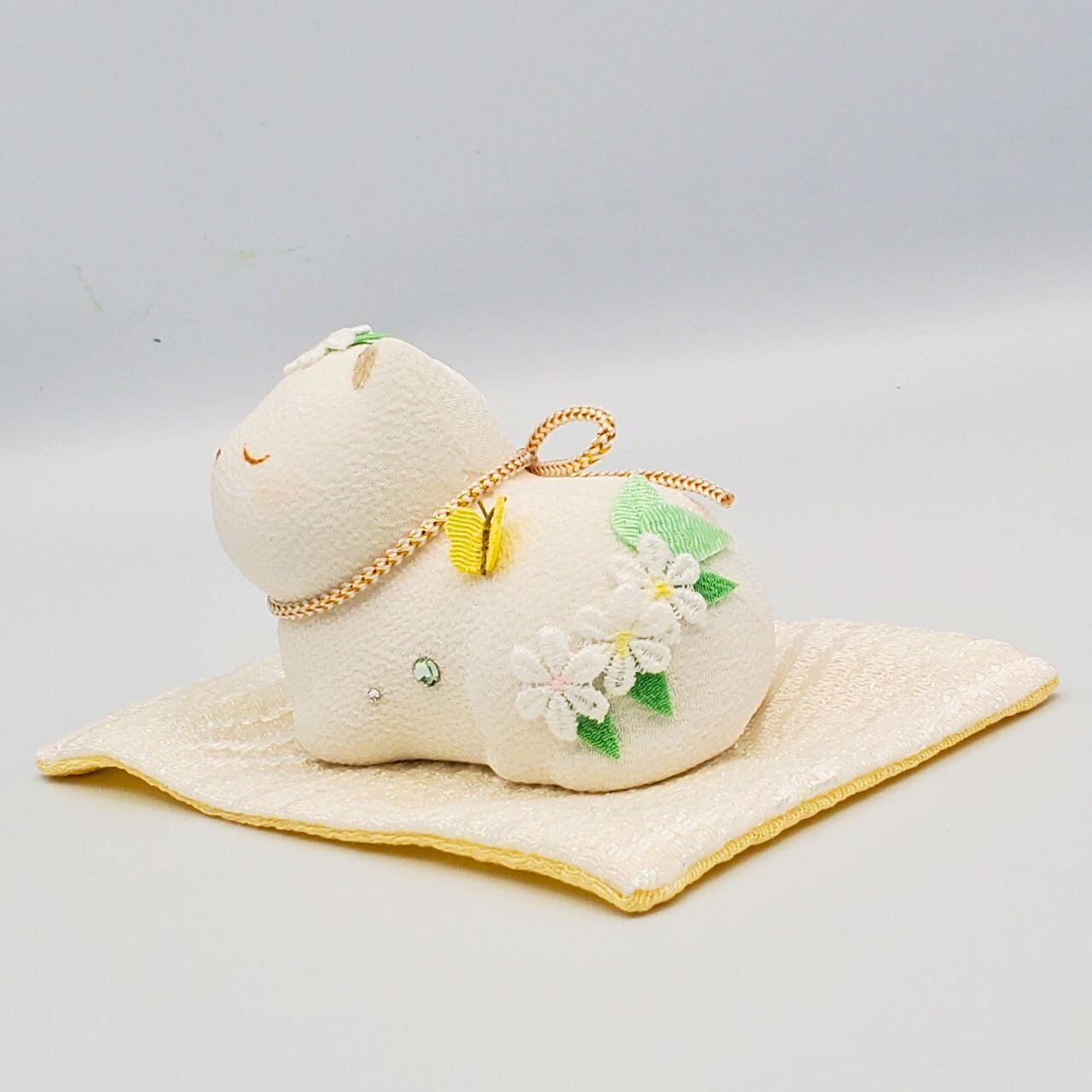 可愛い猫の置物　奏　泡色　うっとり猫