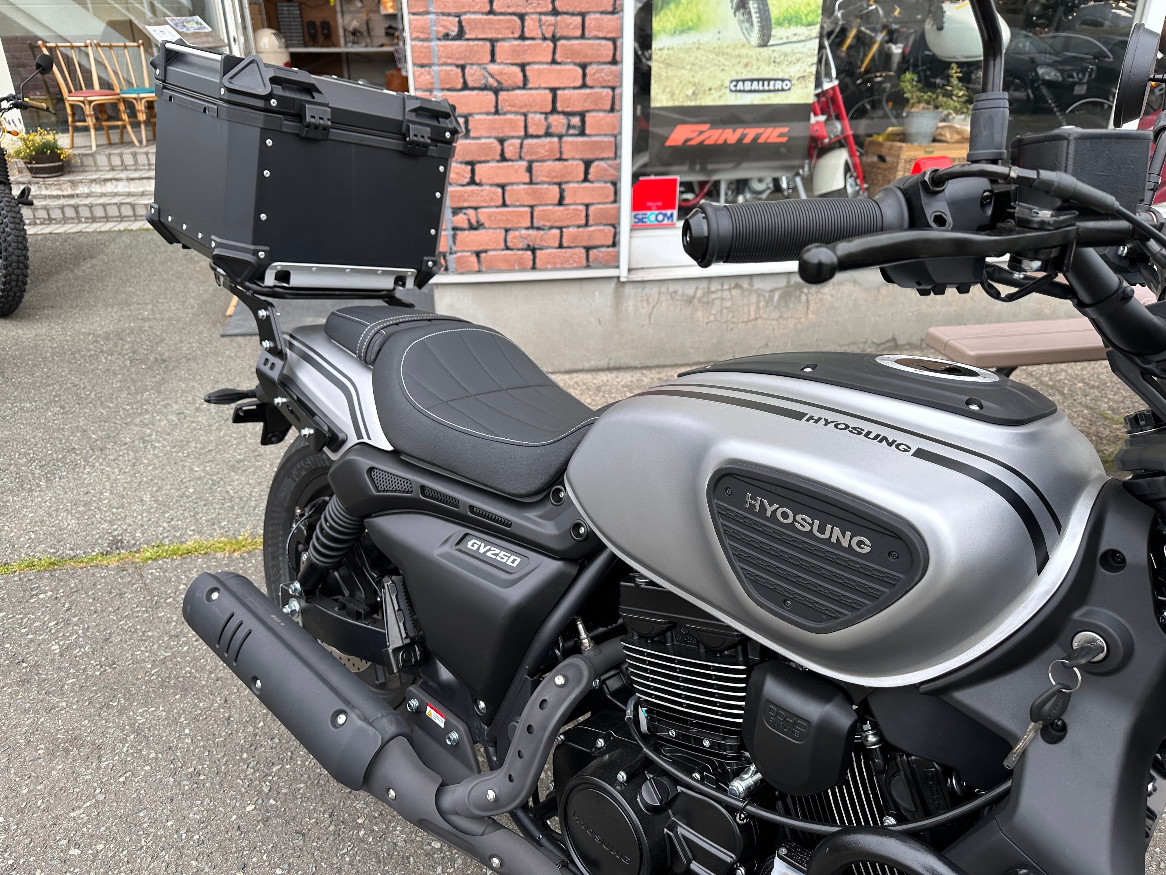 ヒョースン GV250DRA用 ラゲッジキャリア | KMDex ベストバイ