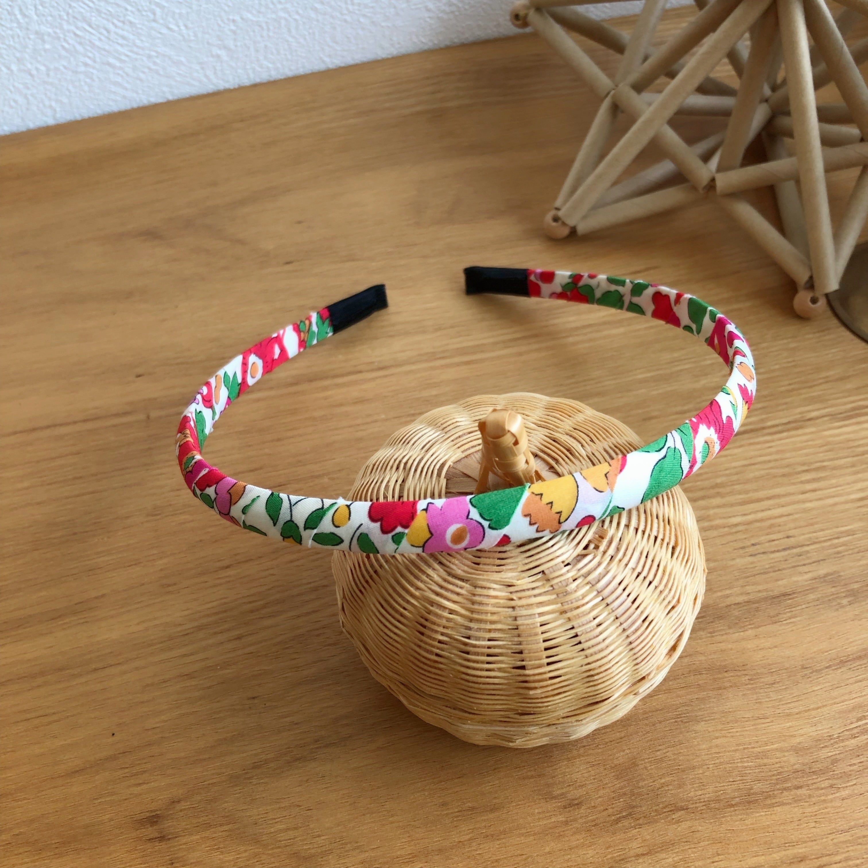 リバティプリント こどもカチューシャ 花柄ピンク×レッド | fores.