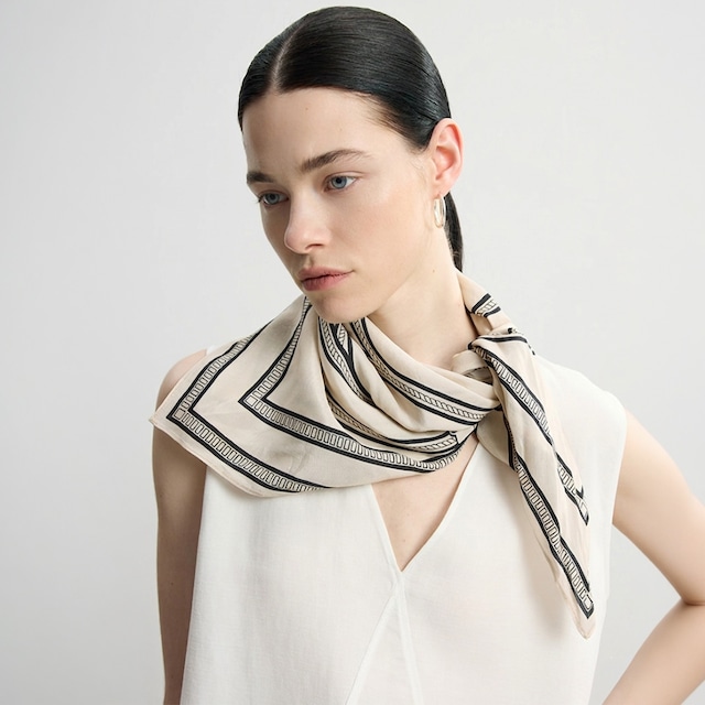 Geometric print scarf A00090