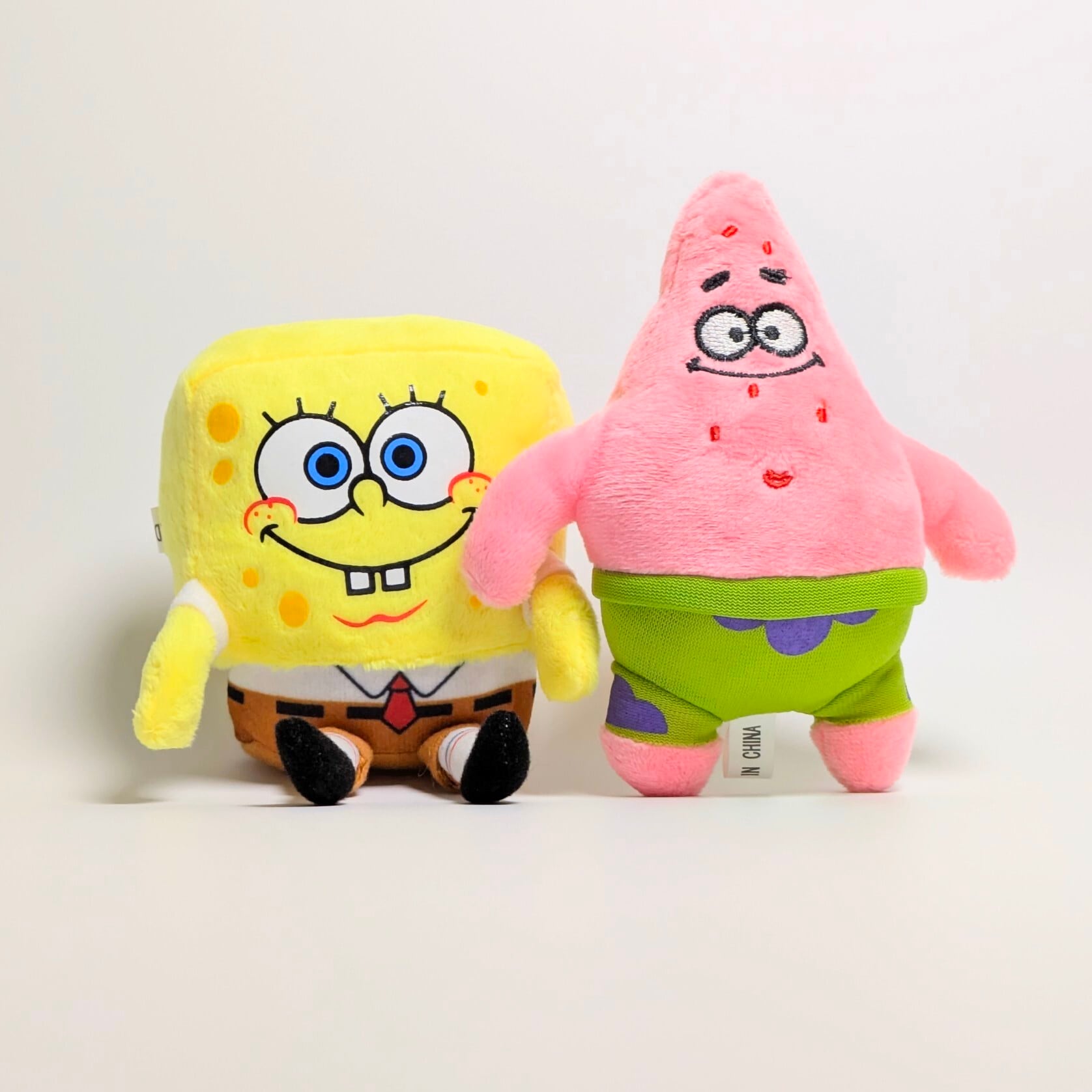 再入荷!【 SpongeBob SquarePants ( スポンジボブスクエアパンツ ) 】 スポンジボブ / パトリック ぬいぐるみキーホルダー / プラッシュキーホルダー 〚アメリカン雑貨 アメトイ〛