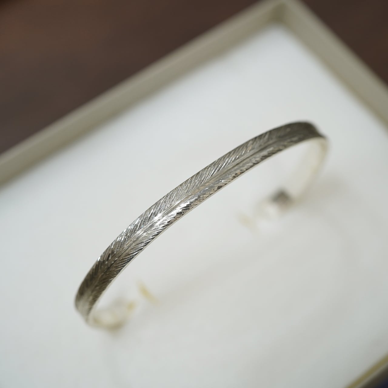 akihama シルバー950フェザーバングル 6mm | CIRCLE online shop