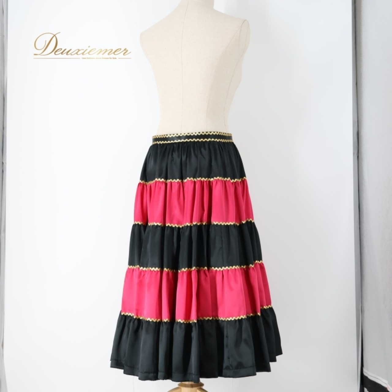 フォークダンス 衣装 スカート ブラック系 光沢 チロリアン チロルスカート 黒 金 華やか ボリューム シンプル ダンス衣装 カントリー イベント 練習 レッスン ピンク系 ゴールド系