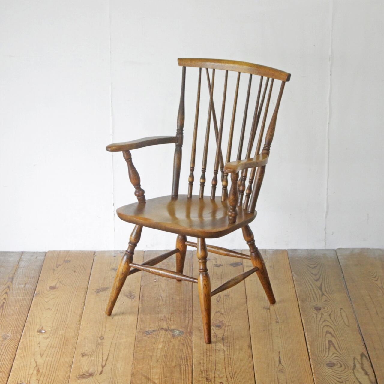 【飛騨産業】キツツキ　アームチェア　ダイニングチェア　革　D 飛騨産業】HIDA キツツキ ダイニングチェア アームチェア 椅子