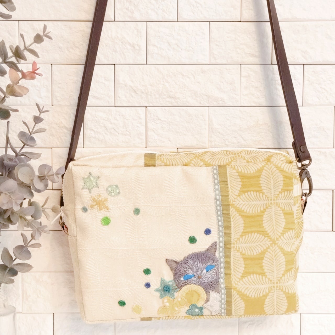 【ニャンフェス出展記念・特別価格】ボックスショルダーバッグ|ボタニカル織 イエローグリーン 猫お花刺繍