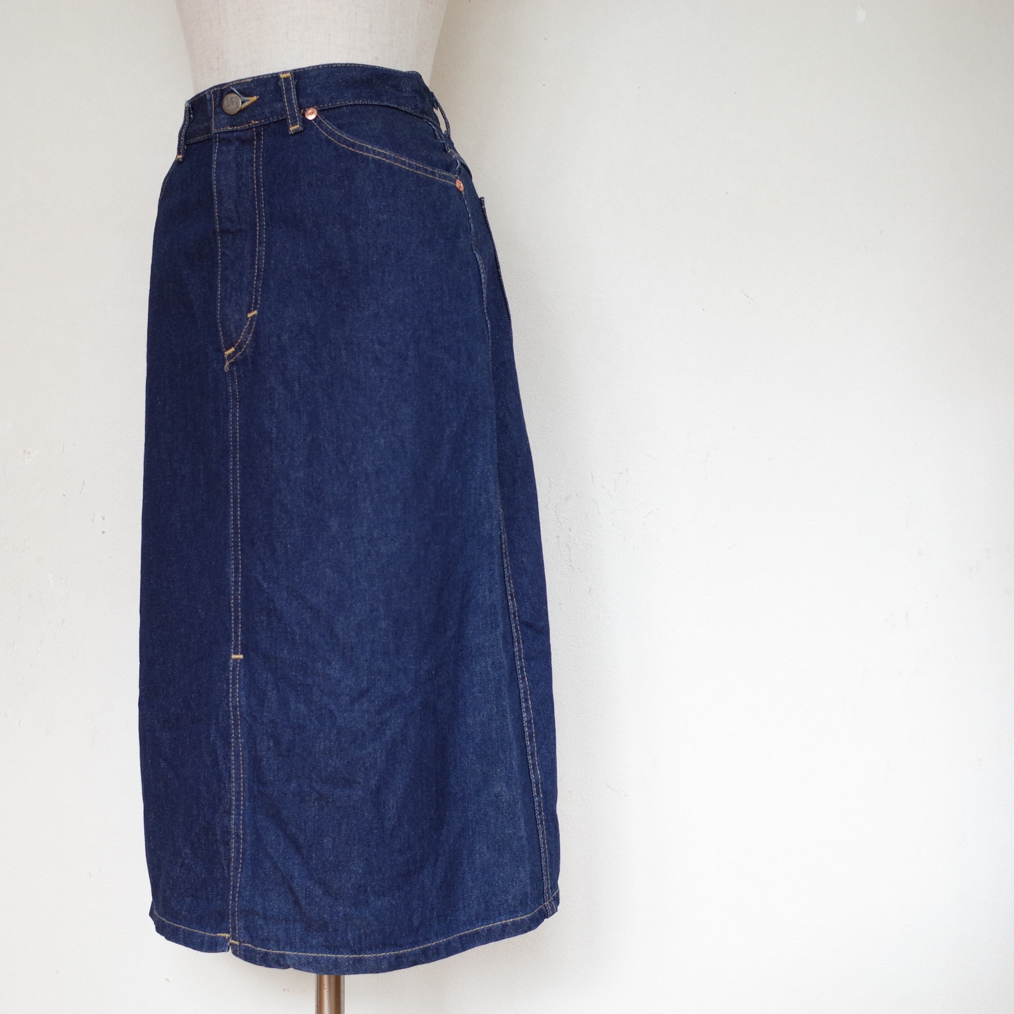 USA Lee A line front slit denim skirt