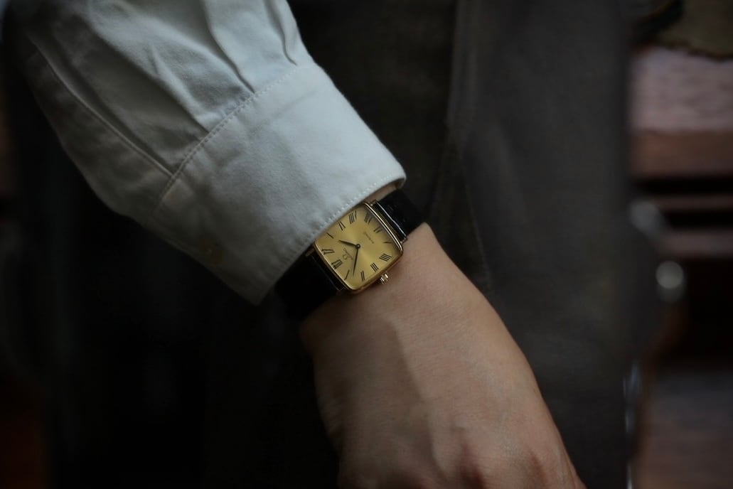 OMEGA オメガ Geneve ジュネーブ 手巻き 腕時計 OMEGA】 1975年製 オメガ 『ジュネーブ スクエア』ローマン