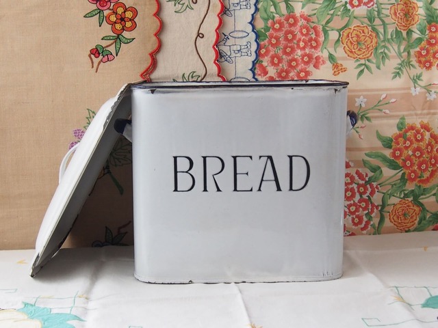 イギリスアンティーク　ブレッド缶　BREAD BIN　白