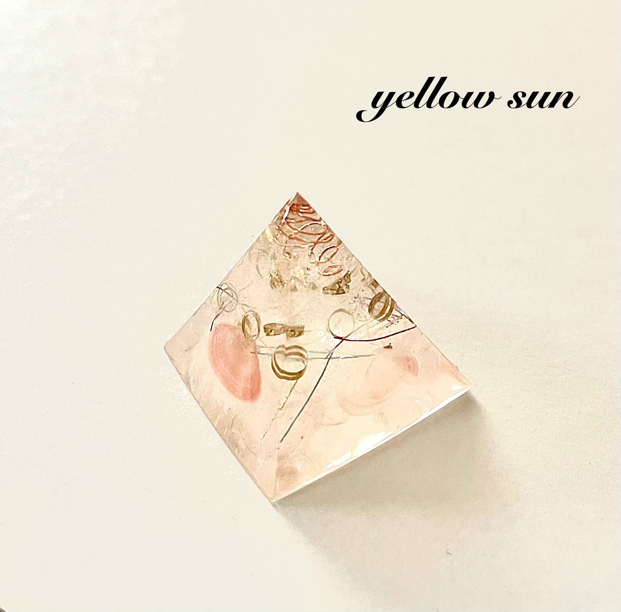 桜貝とローズクォーツの桜色オルゴナイト Yellow Sun 桜貝とローズクォーツの桜色オルゴナイト Yellow Sun