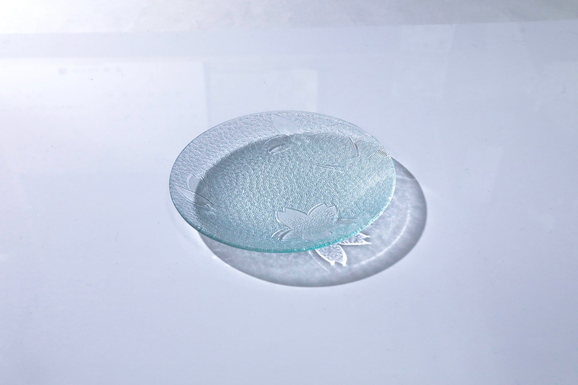 昭和型板ガラス「さくら」　皿　円形　小（Φ120mm）