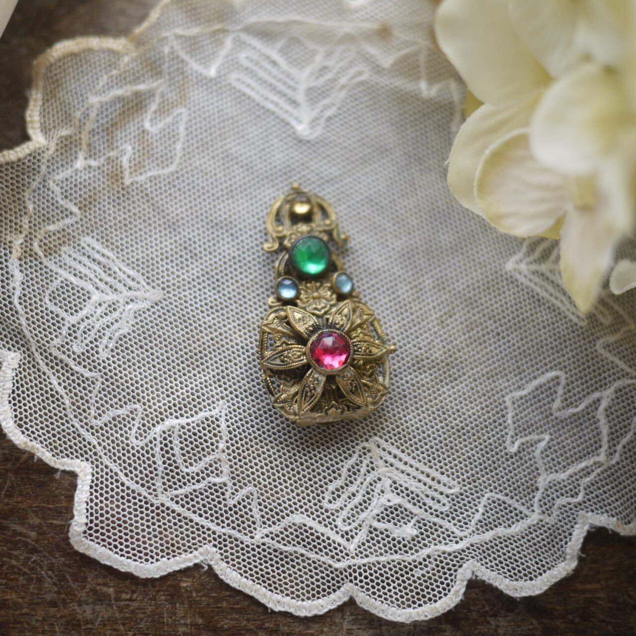 カラーガラスのクリップ 英国アンティーク