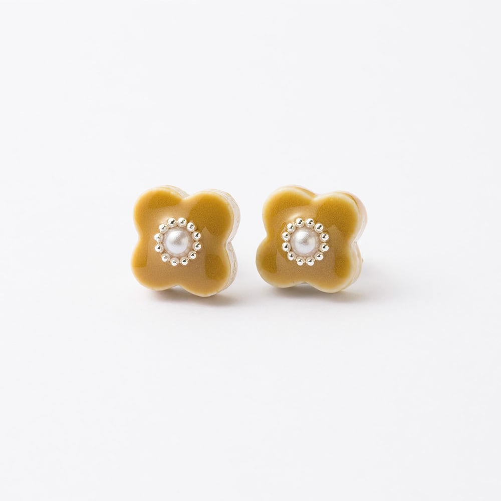 美濃焼陶器 小花 パール ピアス / イヤリング｜藤黄 | MIKELO（ミケロ