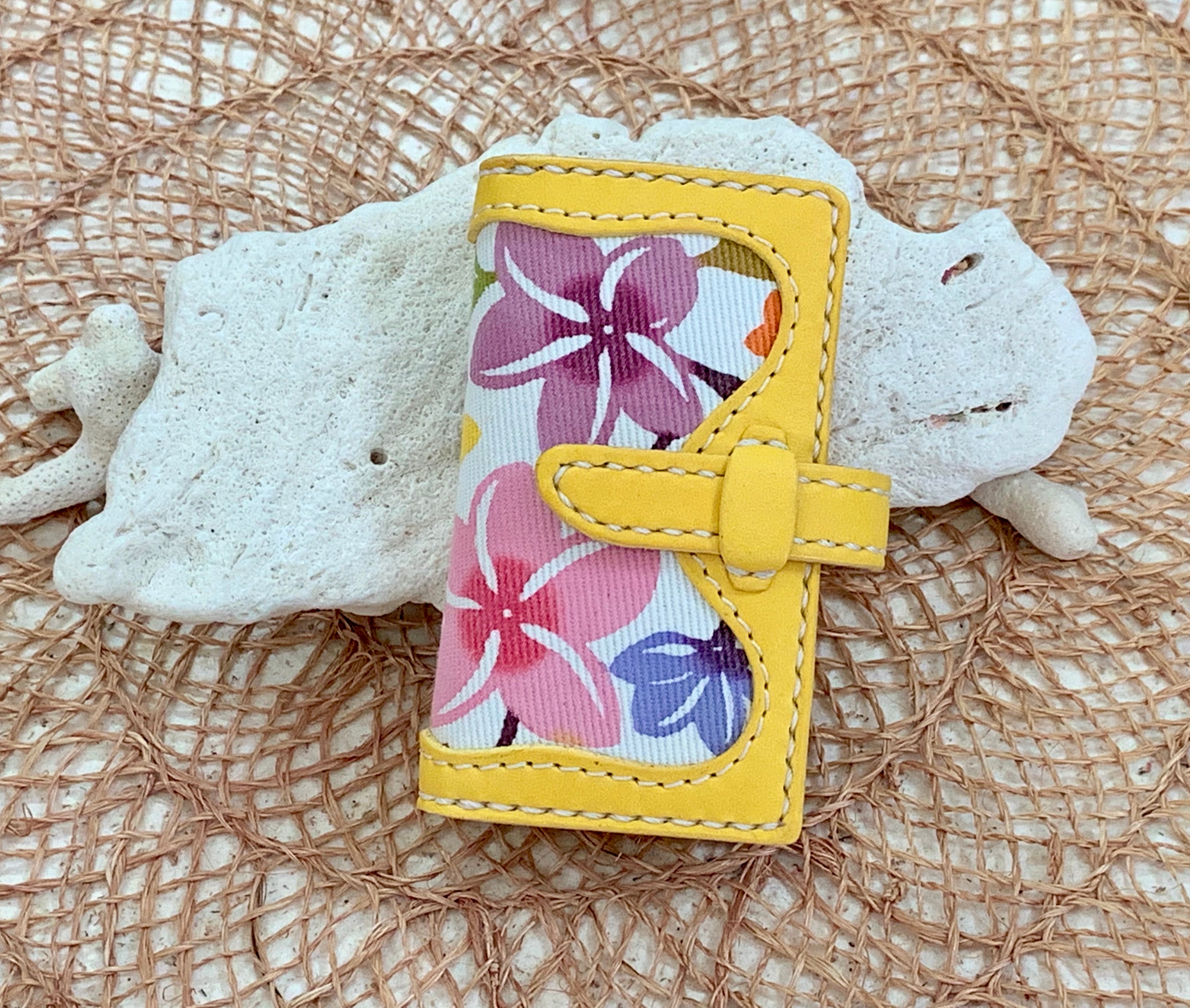 紅型キーケース　　　（プルメリア柄）　　革　黄色