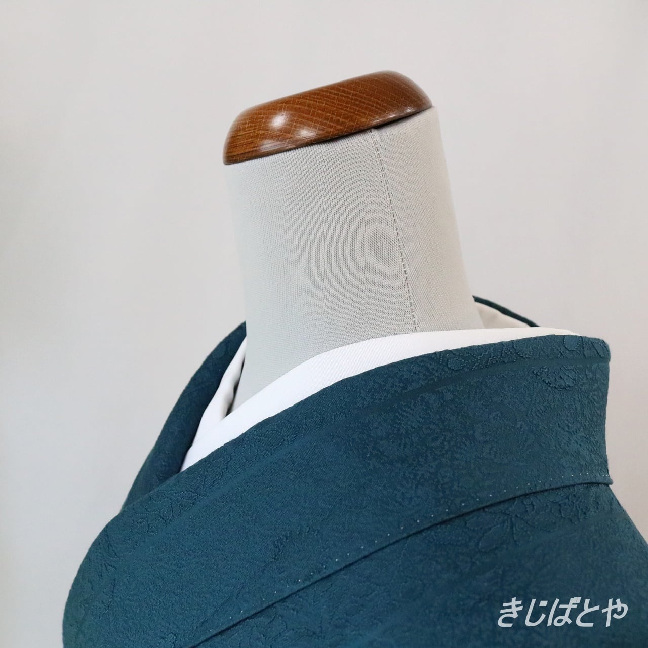 正絹綸子 藍の色無地 紋入 袷 | きじばとや 正絹綸子 藍の色無地 紋入 袷 | きじばとや