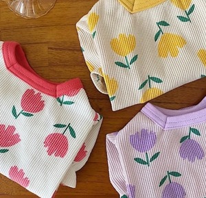 ドッグ 犬 小型犬 室内着 シャツ Tシャツ フレア 細身 袖付き 半袖 チューリップ お花 薄手 かわいい きれいめ シンプル おしゃれ レトロ ラフ 個性的 ラブリー キュート 都会的 クラシカル ベーシック プレッピー シンプル シック 花柄 春 夏 ロングシーズン サマーシーズン 春服 夏服 男の子 女の子 成犬 お出かけ お泊まり 旅行 公園 休日 カフェ 庭 ガーデン 朝 散歩 ウォーキング 室内 おうち 楽ちん 普段使い XS S M L XL 2XL