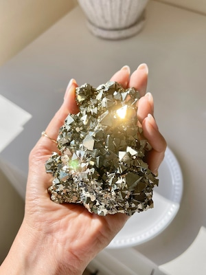 ペルー産　レア‼️8面体結晶巨大パイライトクラスター