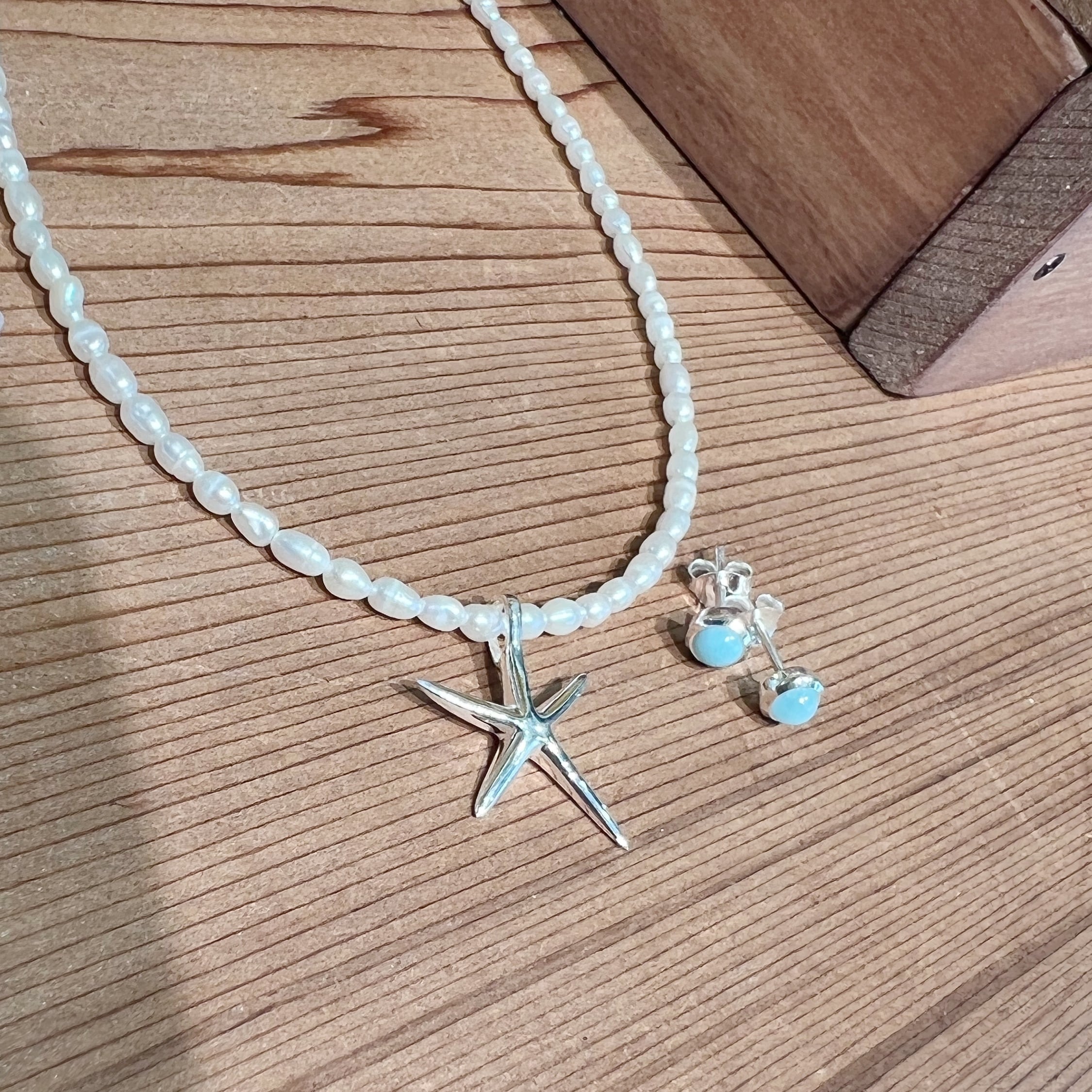ラリマー オーバル スタッドピアス 0.6 x 0.8 cm. 小さめピアス