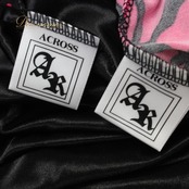社交ダンス 衣装 ACROSS アクロス ツーピース レッスンウェア ピンク系 ブラック系 キラキラ ホログラム きれいめ 上品 気品 エレガント かわいい 大人っぽい 華やか セットアップ 上下セット トップス スカート ダンスパーティー ステージ衣装 発表会 レディース社交ダンス 衣装セット ピンクブラック きらきら セットアップコーデ 競技会衣装 発表会コスチューム スカートセット ロング丈スカート 舞台衣装 ダンス衣装 きれいめデザイン エレガントスタイル ホログラム素材 目立つ衣装 大人可愛い