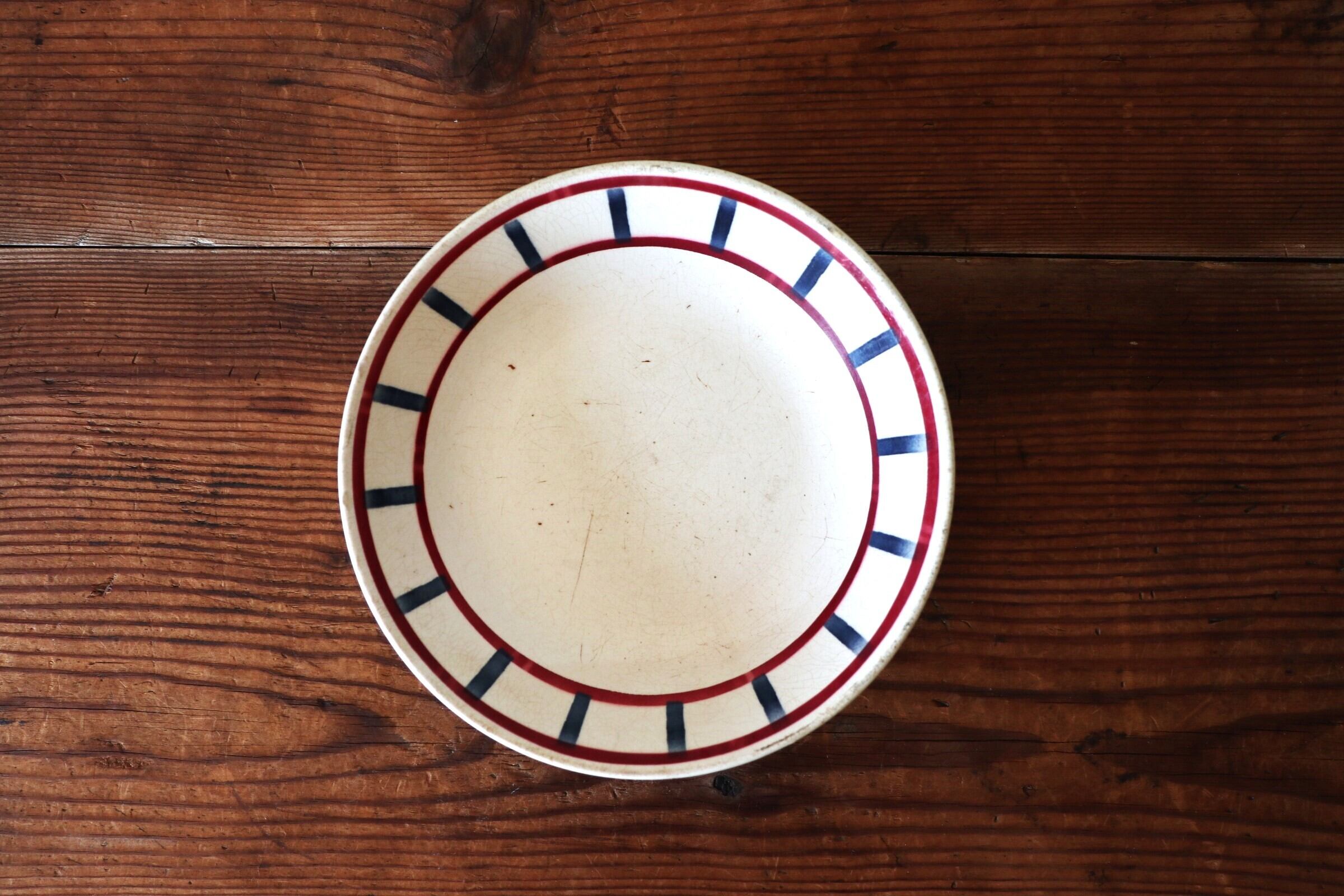 France Badonviller マットな質感のバスク模様プレート