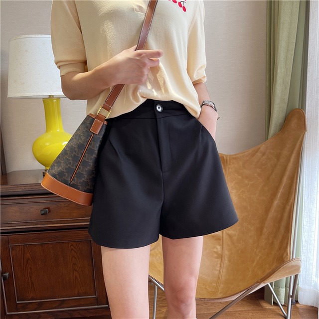 ボトムス ショートパンツ ショート丈 ワイド Aライン ファスナー ポケット ハイウエスト デニム かわいい 大人可愛い きれいめ シンプル カジュアル 大人 上品 おしゃれ 大人女子 こなれ感 個性的 クール モード系 無地 夏 10代 20代 レディース 女性用 OL 通勤 学生 通学 デート お出かけ 女子会 お泊まり イベント 旅行 ホテル レストラン 着回し 普段使い コーデ スタイル モテ 美脚 脚長 サイズ S M L XL 色展開 ホワイト ブラック カーキ