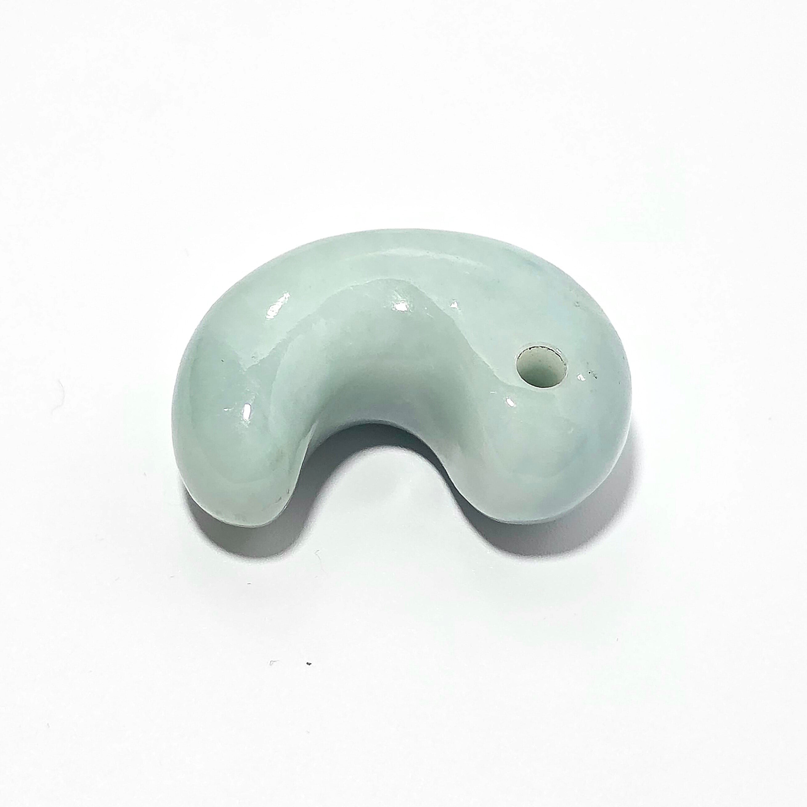 青色 糸魚川翡翠勾玉 BMT0560 | 糸魚川翡翠工芸家 赤羽可行BASE