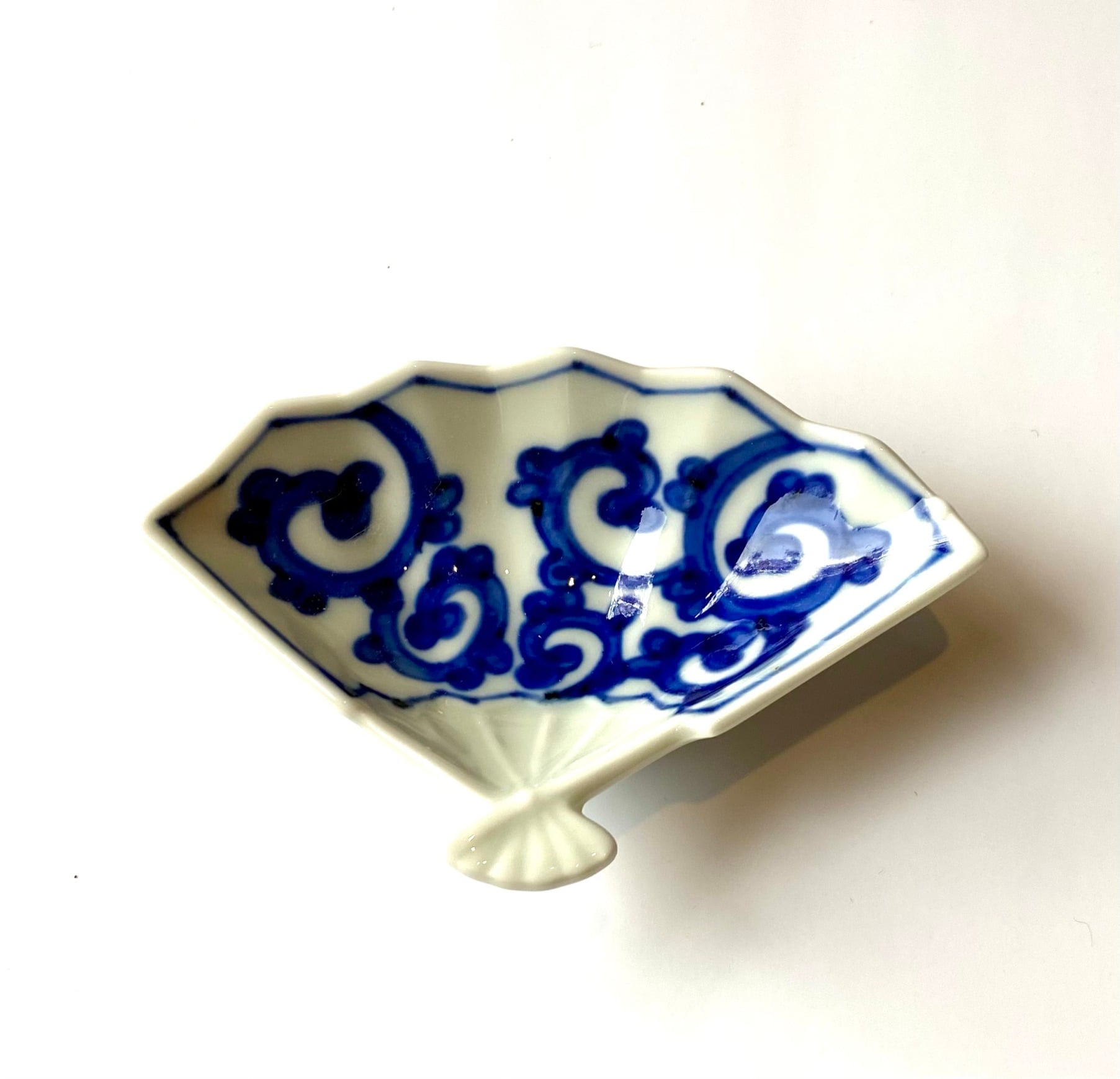 扇型豆皿 絵違い2柄【オリジナル】 | うつわのハレトケ。 / 有田焼