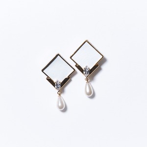 DROP PEARL LEATHER SQUARE EARRINGS(WHITE)