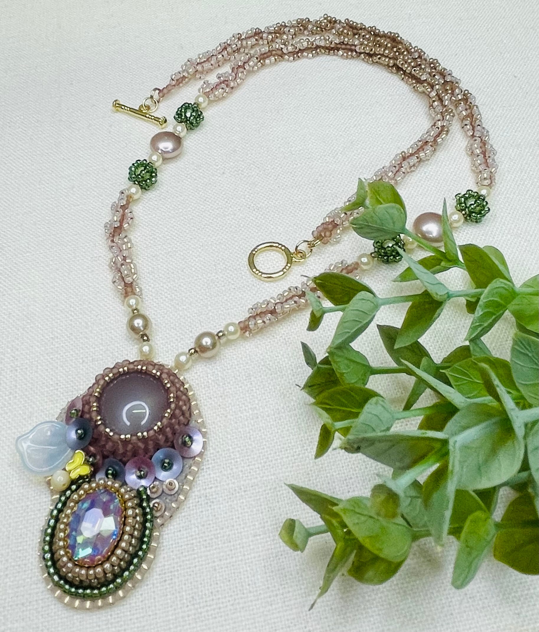 ビーズ刺繍 | こだわりビーズのアクセサリーキットショップ Beads工房