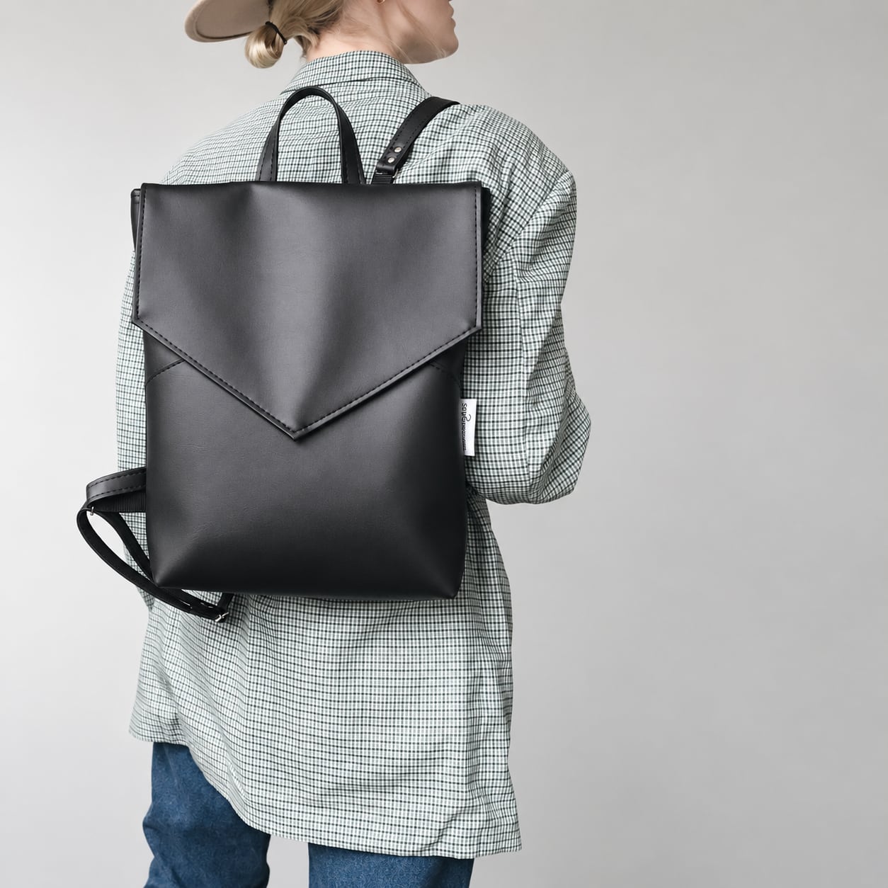 SUGULOVAS Envelope Backpack - Black