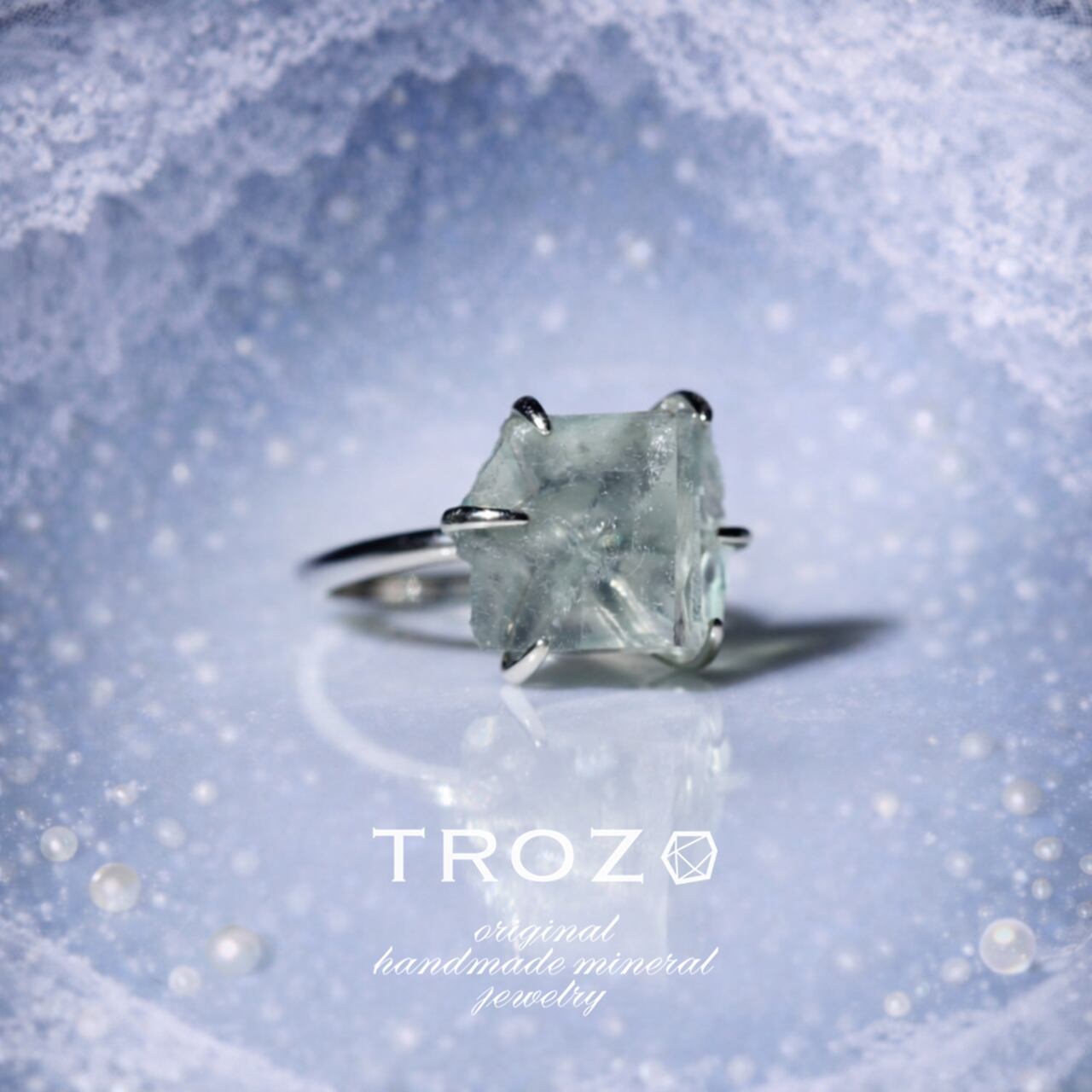 フローライト | TROZO 鉱物原石の天然石アクセサリーブランド
