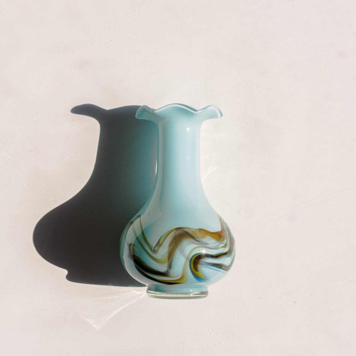 Milky Frill Vase