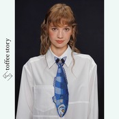 青のグラデと格子が泳ぐフィッシュネクタイ 《C0241》