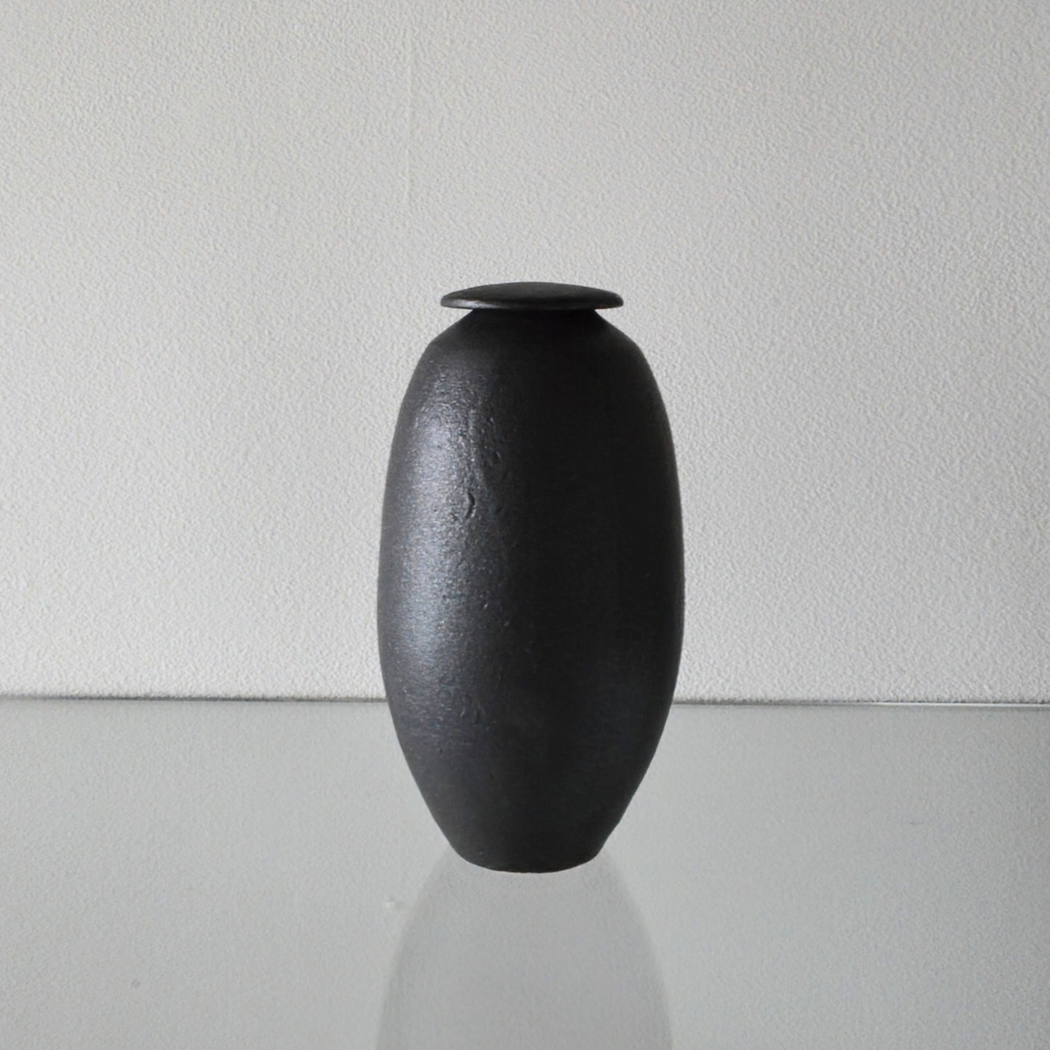 【LIMITED】小野俊 / フタモノ花器(手なり)黒 M