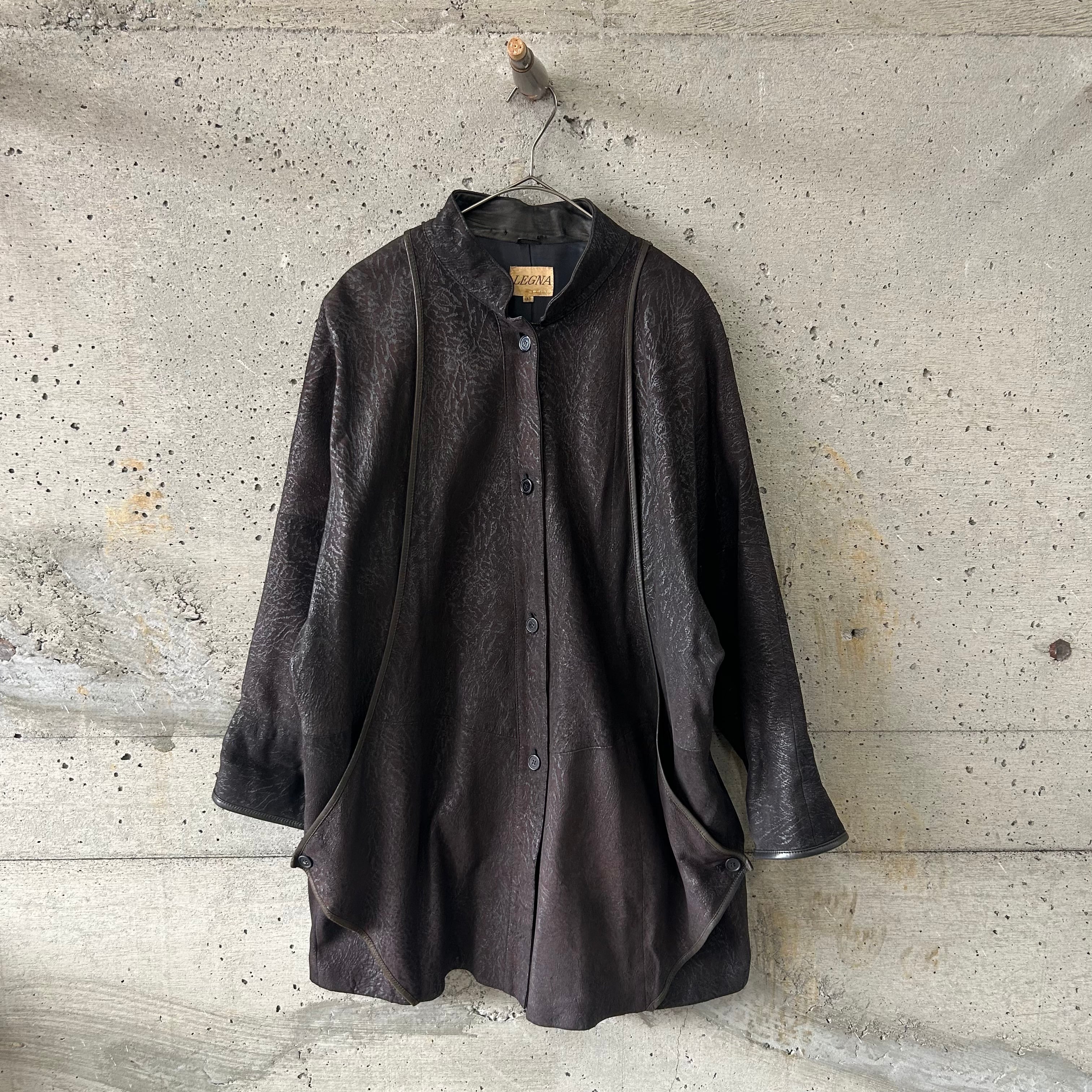 Cracked design leather coat