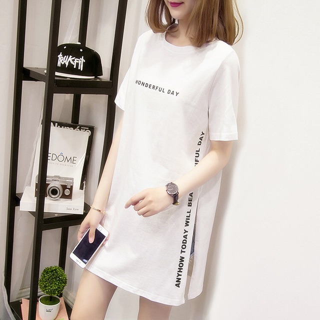 トップス Tシャツ レディース 送料無料 シャツ 半袖 クルーネック サイドスリット ゆったり 大きめ かわいい シンプル カジュアル ラフ 白 ホワイト 黒 ブラック モノトーン 2021 夏 新作 10代 20代 学生 お出かけ 休日 運動 イベント 韓国 韓国系 普段使い 楽ちん トレンド 流行 定番