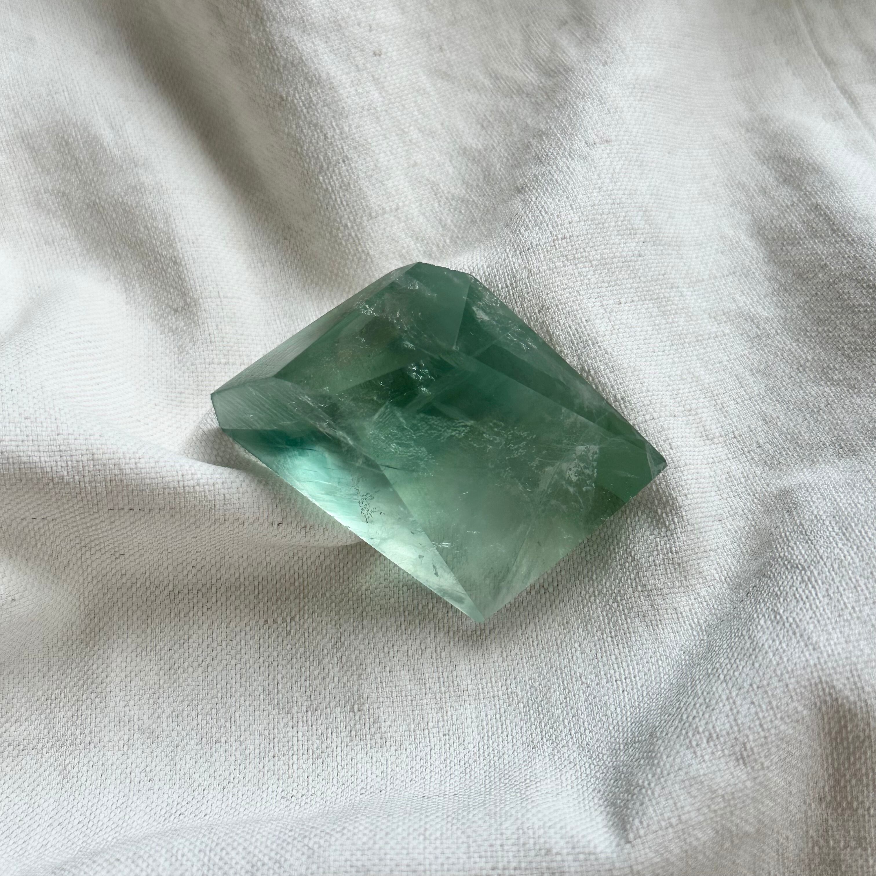 グリーンフローライト タンブル磨き | SAKURA STONE