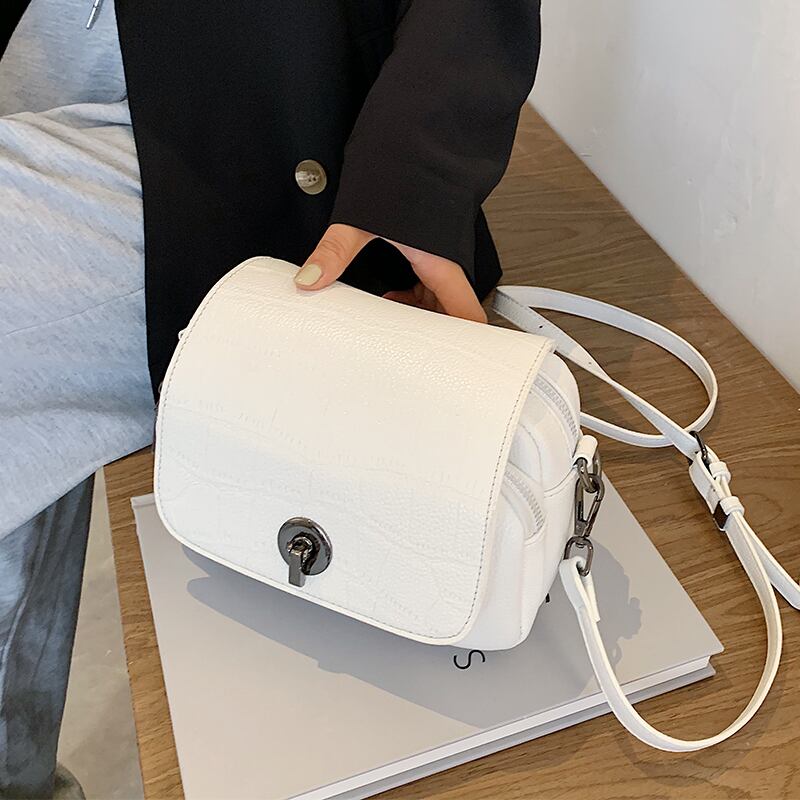 白いバッグ女性2020新しい波夏のファッションシンプルなシングルショルダーメッセンジャーバッグネット赤い海野生の小さな正方形のバッグ Tiancai_Wing_Bag0143959