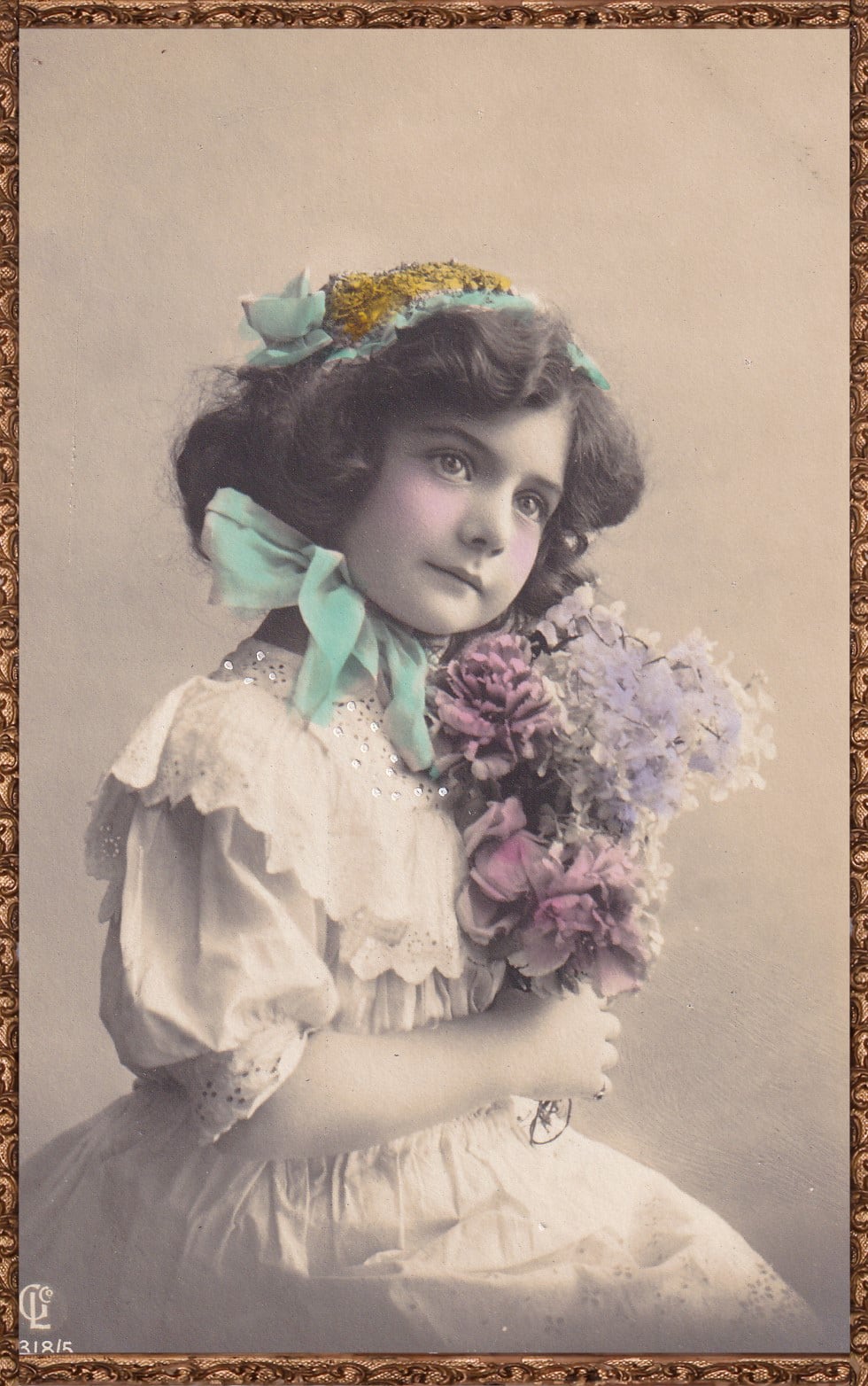 Antique postcard 百合の花を手にする妖精の少女 France P215